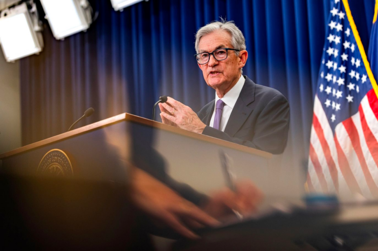 Fed giữ nguyên lãi suất