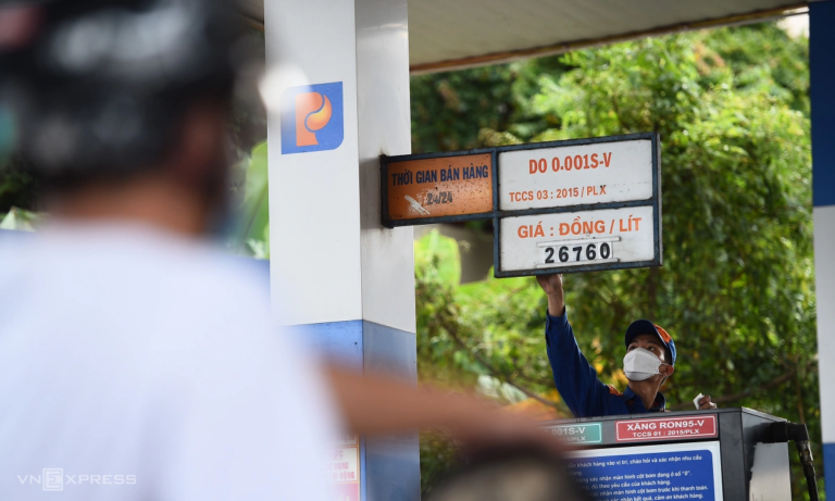 Giá dầu có lúc bật tăng